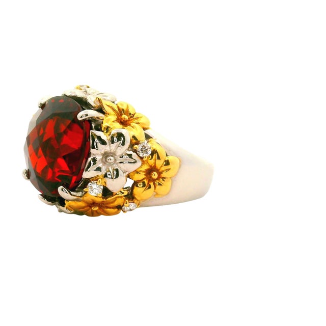 8.41 Carat Garnet Diamond Platinum-18k Yellow Gold Flower Motif Ring, Size 6.5 For Sale - Image 4 of 8