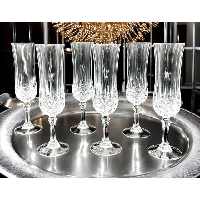 Cristal d'Arques champagne flutes are beautiful faceted cut crystal glasses. These glasses are Longchamp and were produced...