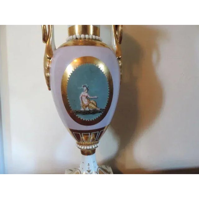 Early 19th Century Neoclassical French Empire Old Paris Porcelain Urn Vase For Sale - Image 9 of 11