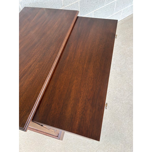 Mid 20th Century (A) Henkel Harris Mahogany Bracket Foot 4 Drawer Bachelor Chest For Sale - Image 5 of 12