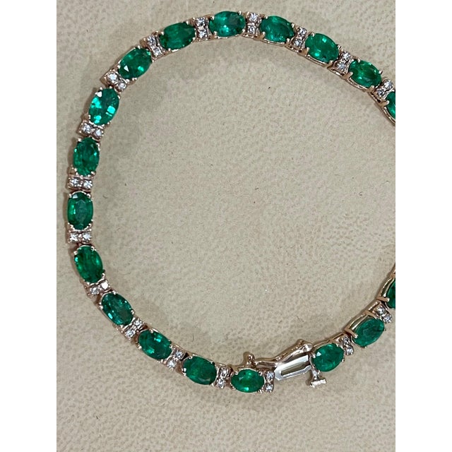 9 Ct Natural Brazilian Emerald and Diamond Tennis Bracelet 14 Karat Yellow Gold For Sale In New York - Image 6 of 18