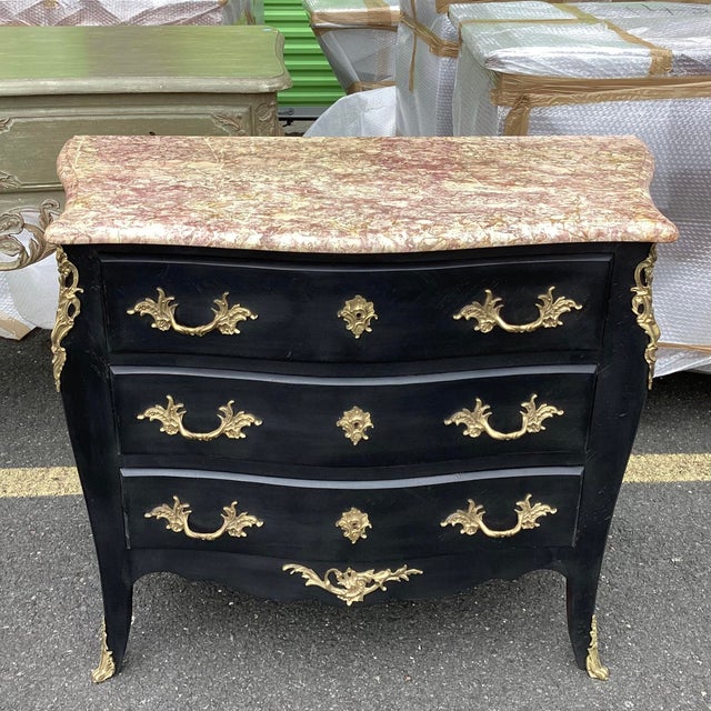 Elegant French Black Commode W/ Marble Top & Bronze Dore Ormalu For Sale In New York - Image 6 of 10