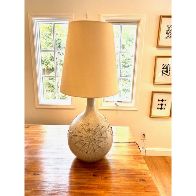 Mid-Century Modern Mid 20th Century David Cressey Attributed Bubble Body Sunburst Stoneware Table Lamp For Sale - Image 3 of 12