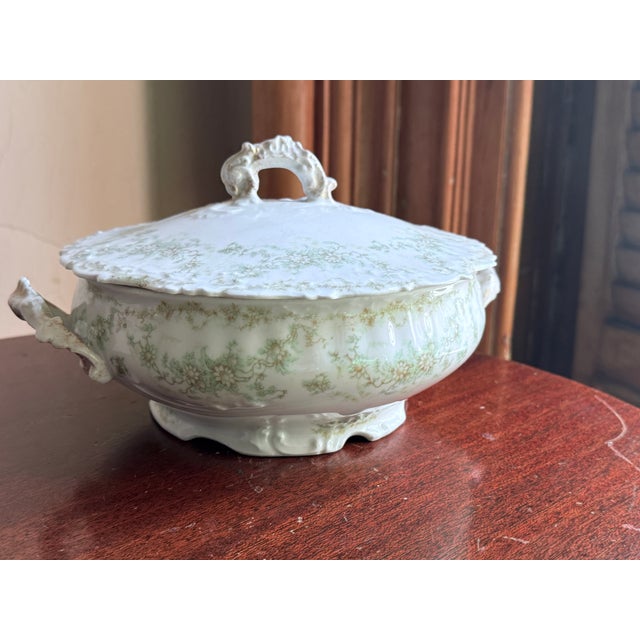 French Provincial Late 19th Century Elite Works Limoges France Porcelain Covered Tureen With Lid Green Floral Garland Scalloped Edge For Sale - Image 3 of 11
