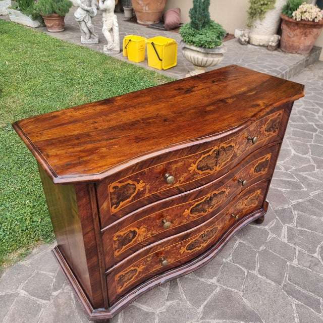 Lombard Chest of Drawers in Walnut with Inlays, 1680 For Sale - Image 6 of 11