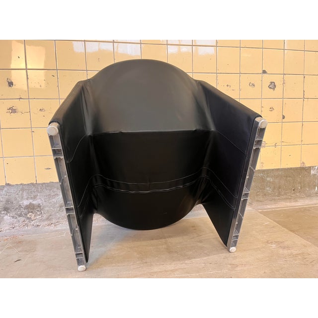 This iconic Alky chair was designed in 1970 by Giancarlo Piretti for Anonima Castelli and is upholstered in black skai....