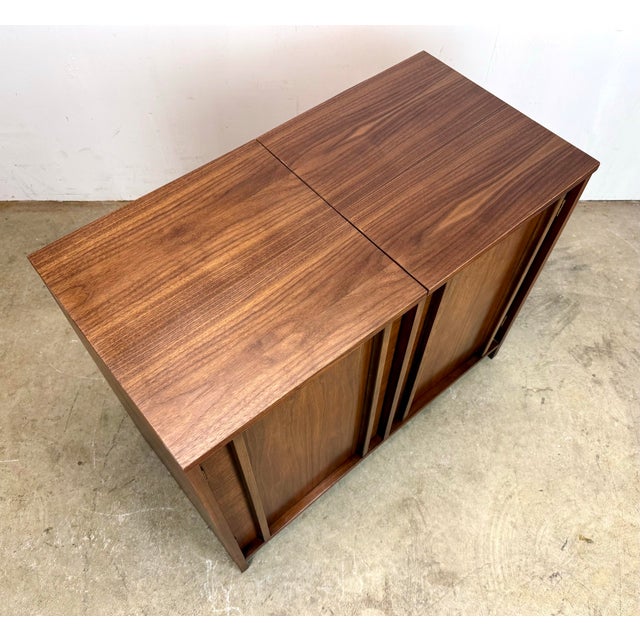 Brown Mid Century Modern Walnut Media / Stereo Cabinet / Credenza For Sale - Image 8 of 12
