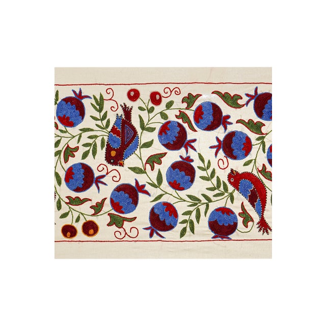 1960s Suzani Embroidered Wall Hanging With Birds – Vintage Boho Textile Art 1'7'' X 2'9'' For Sale - Image 5 of 9