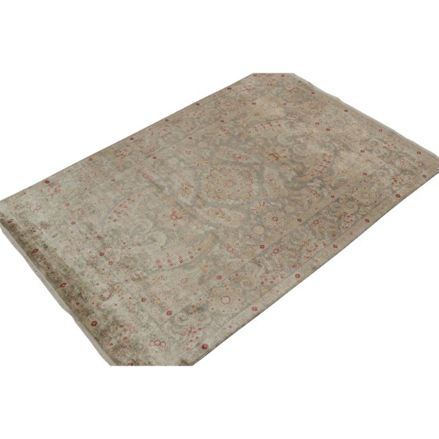 A 6x9 rug inspired from traditional rug styles, from Rug & Kilim’s Modern Classics Collection. Hand knotted in wool,...
