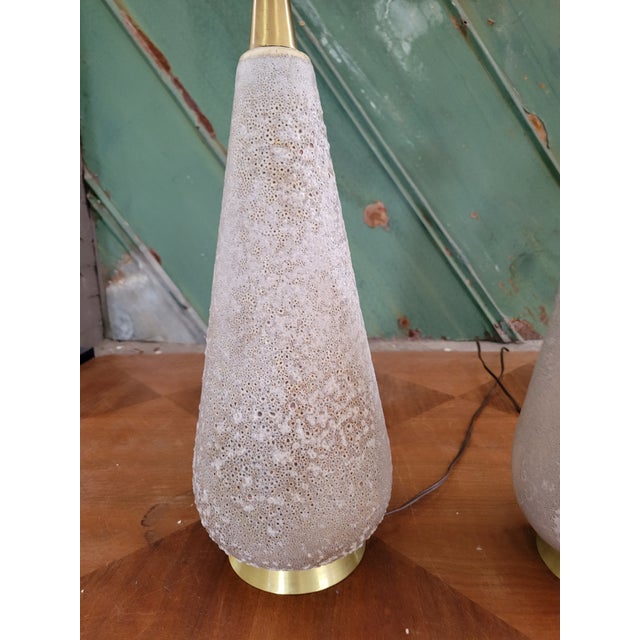 1950s Mid Century Modern Gerald Thurston for Lightolier Ceramic & Brass Table Lamps, Pair For Sale - Image 9 of 18