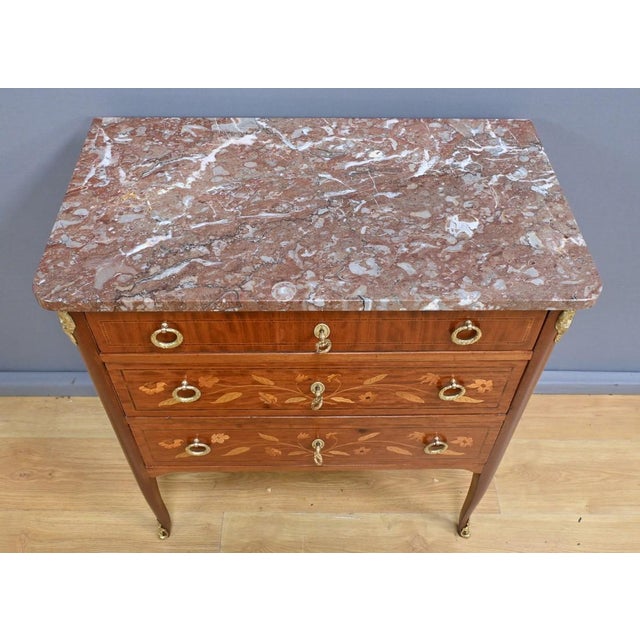Small Early 20th Century Blond Mahogany Chest of Drawers For Sale - Image 5 of 18