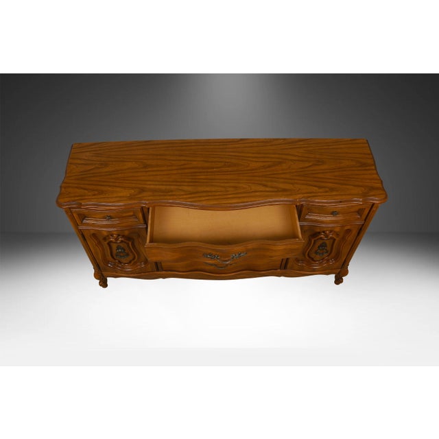 1960s French Provincial Style Triple Dresser Sideboard Buffet by Bassett For Sale In Baltimore - Image 6 of 12