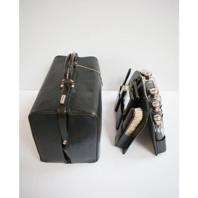 It is as shown in the pictures. Complete. Authenticity certified by an appraiser. It appears in the official catalog of...