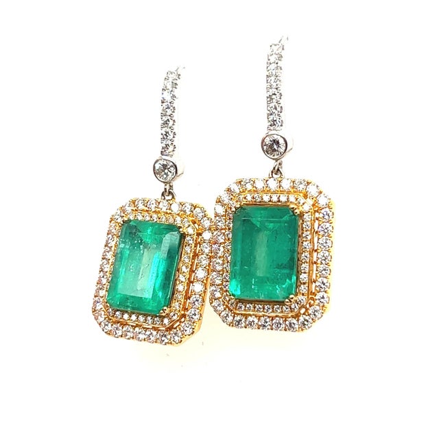 2010s 7.36 Carat Colombian Emerald & Diamond Halo Dangle Drop 18k Gold Earrings - 2 Pieces For Sale - Image 5 of 10