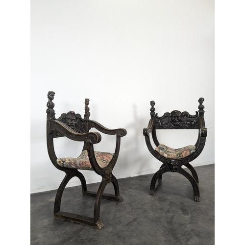 Italian Baroque Curule Chairs, Set of 2, in Very Good conditions.