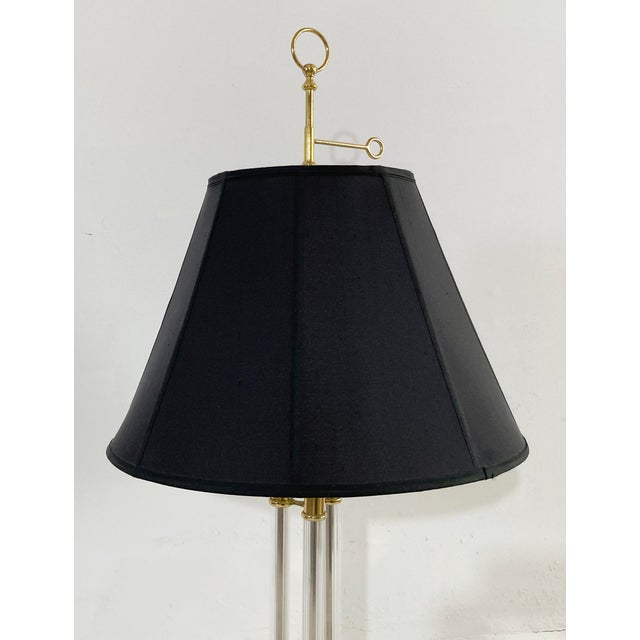 Chapman Manufacturing Company Vintage Brass and Lucite Chapman Three Pillar Table Lamp For Sale - Image 4 of 8