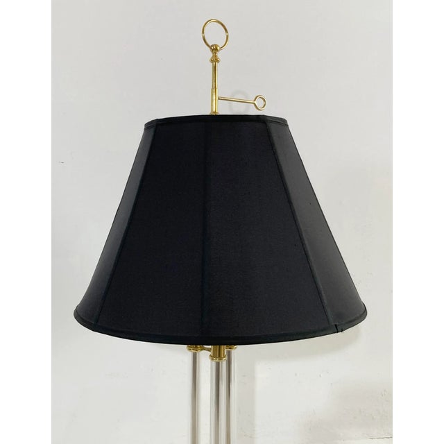 Chapman Manufacturing Company Vintage Chapman Three Pillar Brass and Lucite Table Lamp For Sale - Image 4 of 8