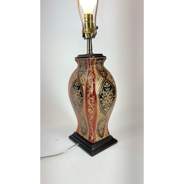 Italian Rococo Style Glazed Enamel Porcelain Gilded Vase Lamp the Bombay Co. For Sale - Image 11 of 12