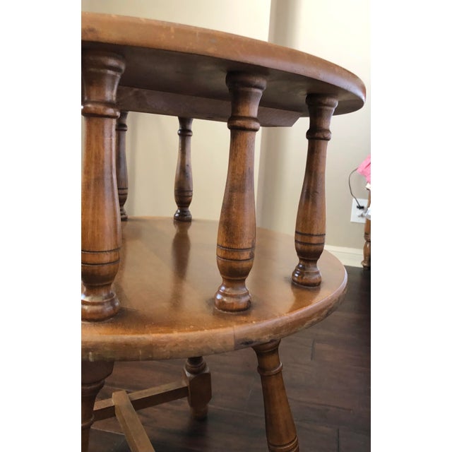American 1950s Colonial Style Nutmeg Maple 2 Tier Round Side Table For Sale - Image 3 of 12