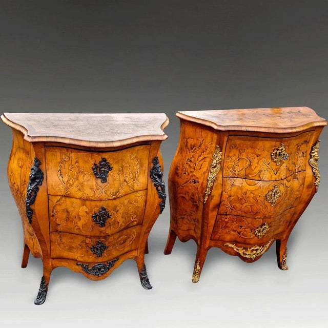 Antique Italian Venetian Walnut and Marquetry Serpentine Commode, 1800 For Sale - Image 6 of 9