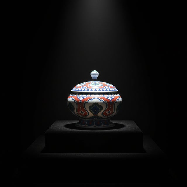 Musée du Louvre Heritage Collection: 16th Century Iznik Quartz Lidded Bowl Replica – Masterpiece Series (Limited Edition) For Sale - Image 9 of 9