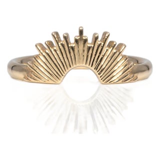Crown Stackable Band in Solid 18k Yellow Gold – Regal Stacking Ring, Size 6.75 For Sale