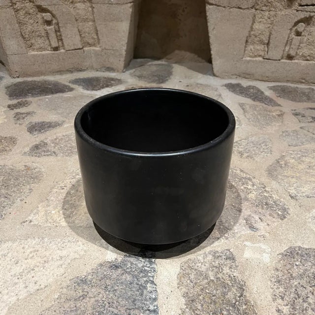 Mid-Century Modern 1960s Vintage Gainey Architectural Pottery Matte Black Planter Mid-Century Mod For Sale - Image 3 of 8
