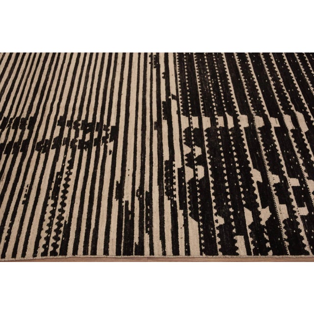 Textile Nazmiyal Collection Wool Modern Cream and Charcoal Rug For Sale - Image 7 of 9