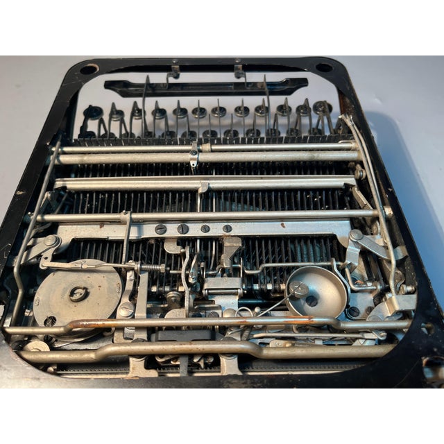 1930s Remington Portable Typewriter Model 5 Manual Streamliner Art Deco 1935 High Gloss Black Elite Typeface For Sale - Image 5 of 9