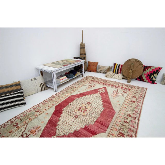 1960s Vintage Turkish Rug- 5′1″ × 9′ For Sale In Los Angeles - Image 6 of 7