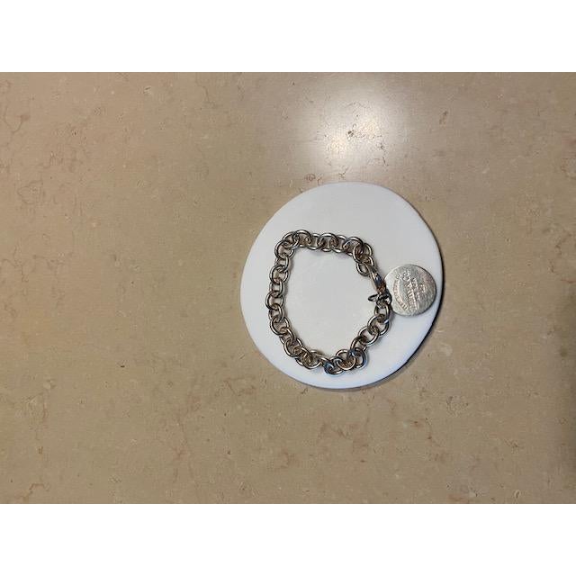 Tiffany and Co. Original Tiffany & Co. Round “Please Return to Tiffany” Link Bracelet, 925 Sterling Silver, 7" Length, Iconic Design For Sale - Image 4 of 4