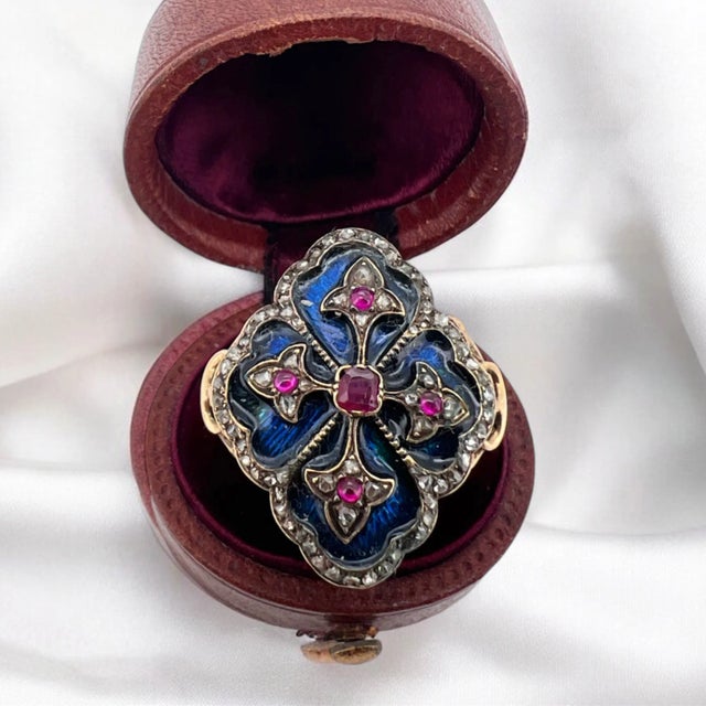 Magnificent 19th century ring styling a cross in 18 carat yellow gold (750 thousandths). It features natural rubies, rose-...