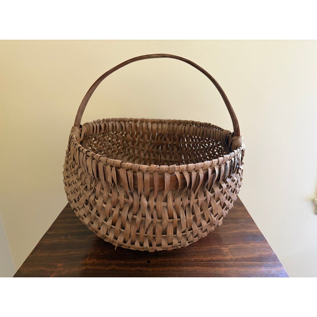 Brown Late 19th-Century American Oak Splint Gathering Basket For Sale - Image 8 of 10
