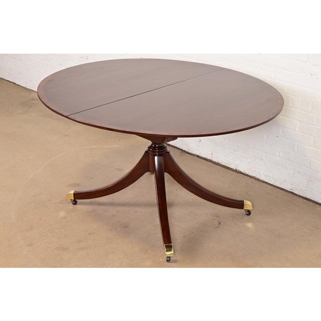 English Baker Furniture Georgian Banded Mahogany Pedestal Extension Dining Table, Newly Refinished For Sale - Image 3 of 13