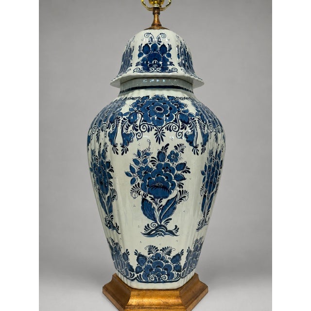 English Mid-20th Century Dutch Delft Blue-and-White Ceramic & Giltwood Lamps - a Pair For Sale - Image 3 of 10