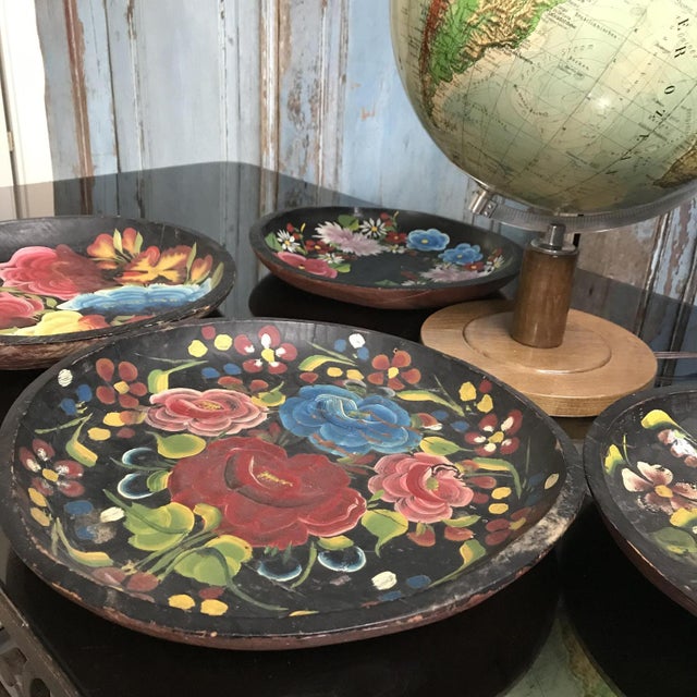 Small Mexican Wooden Plate with Hand-Painted Floral Design For Sale - Image 3 of 5