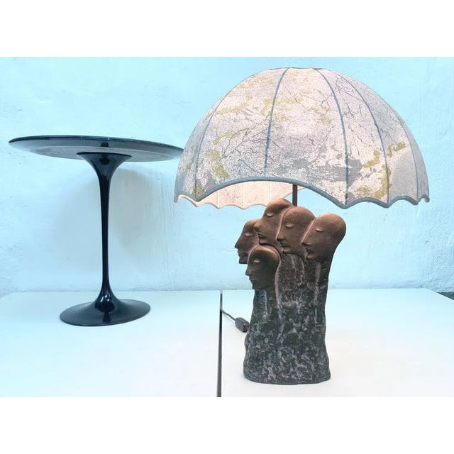 Brutalistic Sculptural Table Lamp Person Group with Shade, 1980s For Sale - Image 11 of 12
