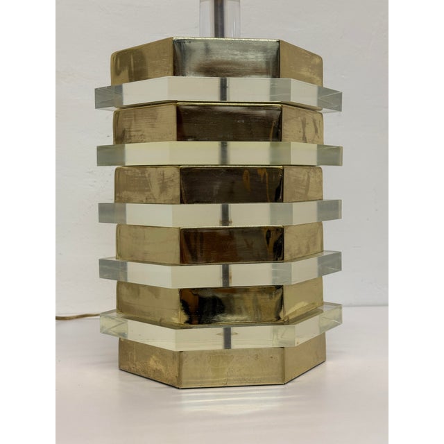 Mid-Centruy Brass and Lucite Table Lamp With Lucite Finial, 1970s For Sale - Image 9 of 16