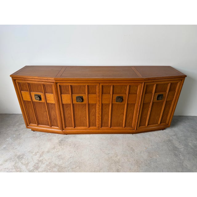 1970s 1970s Heritage Mid-Century Modern Sculpted Walnut Sideboard Credenza With Brutalist Broze Hardware For Sale - Image 5 of 18
