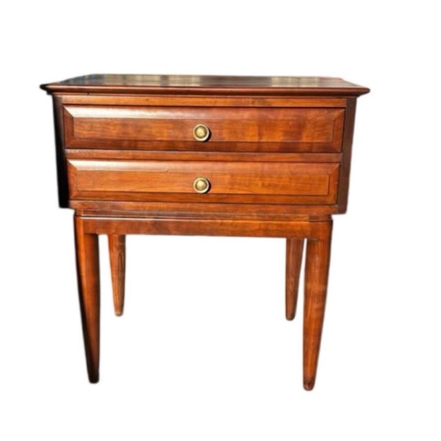 Willett Furniture Mid 20th Century Willett Solid Transitional Cherry End Table For Sale - Image 4 of 5
