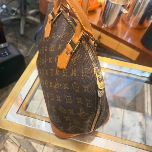 Louis Vuitton 1996 Louis Vuitton Monogram Coated Canvas Alma Hand-Bag For Sale - Image 4 of 13