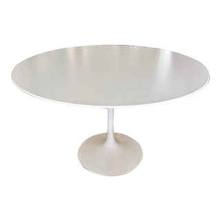 Eero Saarinen for Knoll Round Dining Table For Sale