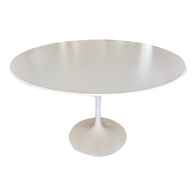 Eero Saarinen for Knoll Round Dining Table For Sale