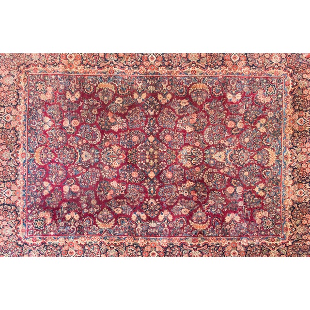 This stunning early 20th-century Persian Sarouk rug is a timeless expression of classic elegance and craftsmanship. Its...