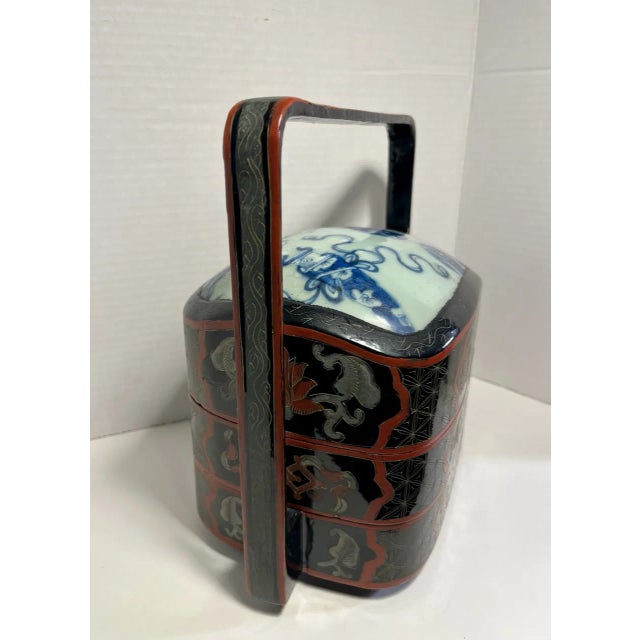 1940s Vintage Chinese Wooden Black Lacquer and Porcelain Shard Storage Wedding Box For Sale - Image 5 of 8