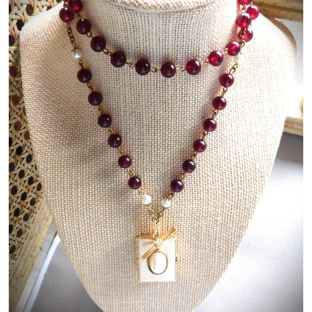 Vintage Gold Locket, Four Photo, Wine and Pearl Bead Chain, Toggle Bar, Oval Bezeled Pearl For Sale - Image 10 of 14