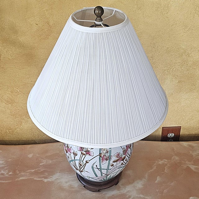 Vintage Maitland-Smith Hand-Painted Chinoiserie Floral Porcelain Ginger Jar Table Lamp For Sale In Washington DC - Image 6 of 18