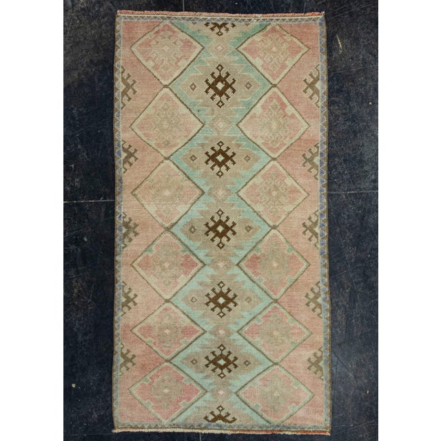 Pink Turkish Vintage Rug 2'9" x 5'5" #19830 For Sale - Image 8 of 8