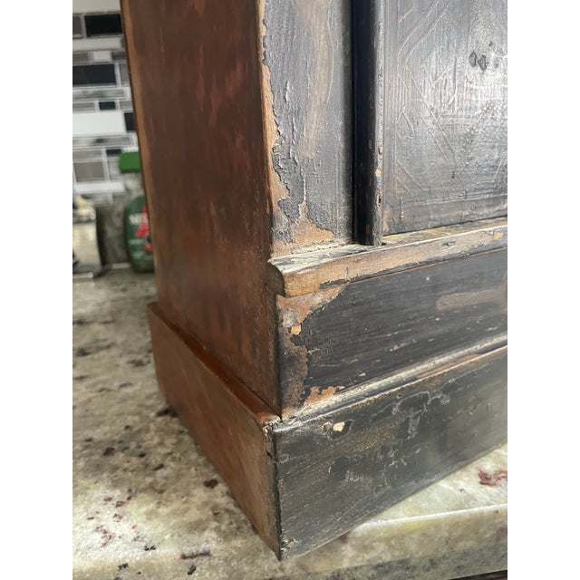 Antique Chinese Lacquered Cabinets – Possibly 18th/19th Century For Sale In Miami - Image 6 of 14