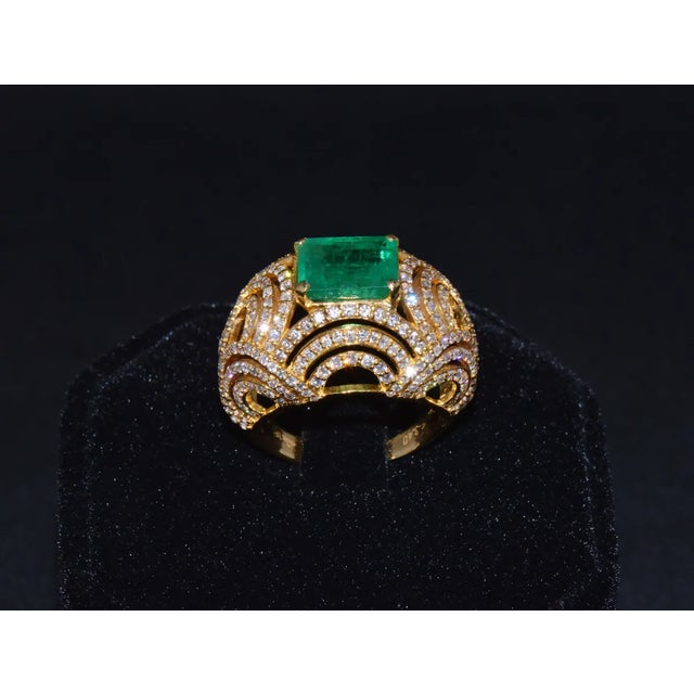 Certified natural 18K solid gold 5.45CTS diamond and emerald ring. This ring features a large 3.40Cts natural grass green...